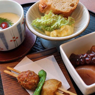 제철 식재료 가득한 연회 코스 3500 엔 ~ 玉屋 연회 코스는 일인당에 한 접시 씩 제공해드립니다.