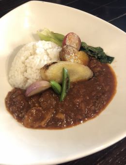 Beef tendon curry rice with fried vegetables