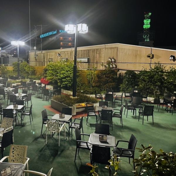 No ceiling is the best! Enjoy a relaxing and enjoyable time in an open space that blends in with the plants of Pal's Garden on the rooftop of S-Pal Fukushima! The spacious seating can accommodate banquets for up to 100 people! It can be used for a variety of occasions, such as company gatherings, parent-teacher meetings, and event launch parties.
