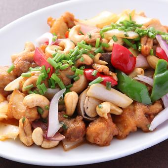 Stir-fried chicken and cashew nut