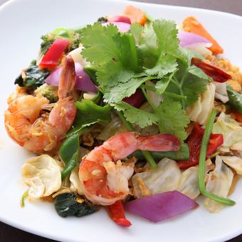 Stir-fried vermicelli, shrimp and vegetables