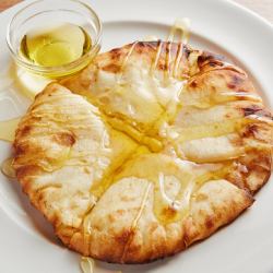 honey cheese naan