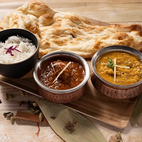 本格インドカレーもナンもライスも食べ放題♪