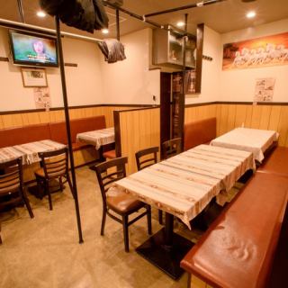 【団体様必見!~20名様】 秒。宴会や合コン、女子会、同窓会などに最適なテーブル席。誕生日や記念日のお祝いにはクーポン利用でメッセージが入れられる特製ホールケーキをプレゼント♪