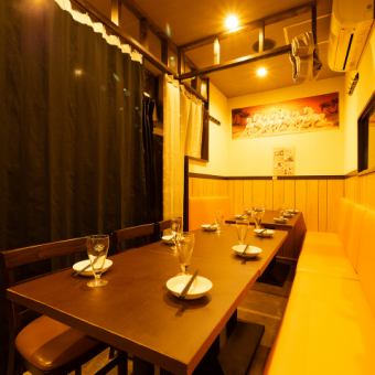 飲み会や宴会、接待、女子会、合コンなど各種宴会に最適な個室席をご用意しております。ゆったりと落ち着きある空間は、大人な雰囲気あるこだわりの個室空間です。