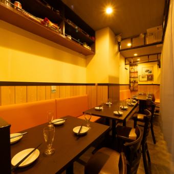 少人数様から大人数様まで対応可能なお客様のシチュエーションに応じた席を多彩にご用意。ゆっくりとお食事をお楽しみいただきたいお客様や、周り気にせずお楽しみされたいお客様に人気の席となっております！まずはお電話でお問い合わせください！