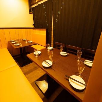 八丁堀での女子会や飲み会、合コンなどに優雅な少人数様テーブル席をご用意。大人のための落ち着いた雰囲気の個室席は友人とのご宴会を盛り上げること間違いなし。お得な2時間飲み放題付き宴会コースは3500円よりご用意しておりますので、お気軽にご予約くださいませ。