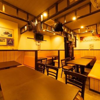 最大50名様までの完全貸切にて、各種ご宴会や打ち上げ、クラス会・同窓会など特別なお集まりを優雅に演出いたします。周囲を気にせずお過ごしいただける上質な空間で、心に残るひとときをお楽しみください。厳選料理を贅沢に味わえる食べ放題と飲み放題を組み合わせた満足度の高いプランもご好評！