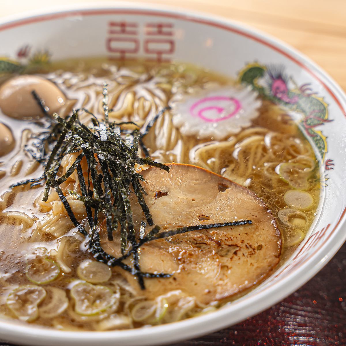 アットホームでにぎやかな店内が特徴！中華そばと居酒屋を楽しめる”住吉酒場”