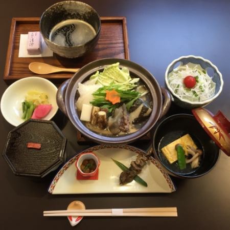 極品甲魚火鍋午餐3,600日元（含稅3,960日元）◎