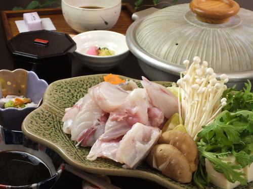 Lunch blowfish hot pot course (5800 yen)
