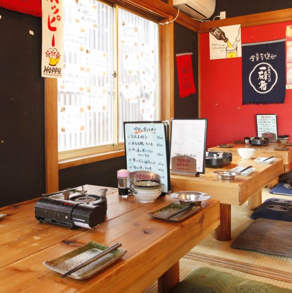 In the tatami room, you can relax and enjoy your meal while stretching your legs.The posters on the walls make the space even more cozy.Please stop by when you visit Tsutsujigaoka Station.Great for children and family meals!