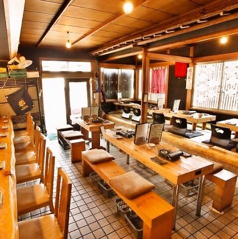 It's in a great location, just a 1-minute walk from Tsutsujigaoka Station, right across the street! You can use it in a variety of situations, such as counter seats, table seats, and tatami mats.It is a space that can be enjoyed by one person or a large number of people!