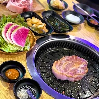 分厚いサムギョプサルで肉の旨みを堪能できる店