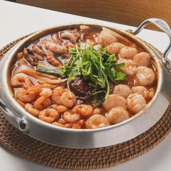 旨辛鍋の決定版!贅沢具材のナッコプセ