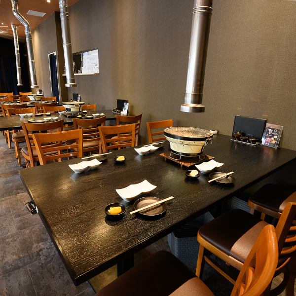 [Easy-to-enter table seats to prevent infectious diseases] We also have table seats that are easy to enter.In addition, the ventilation and exhaust system unique to a yakiniku restaurant constantly circulates the air in the store, so it is perfect for preventing infectious diseases.