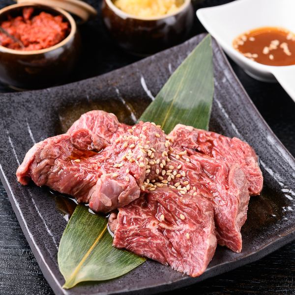 {An exquisite balance of lean and fatty meat} A classic yakiniku dish: "Japanese Black Beef Premium Skirt Steak" 1 portion 2,189 yen