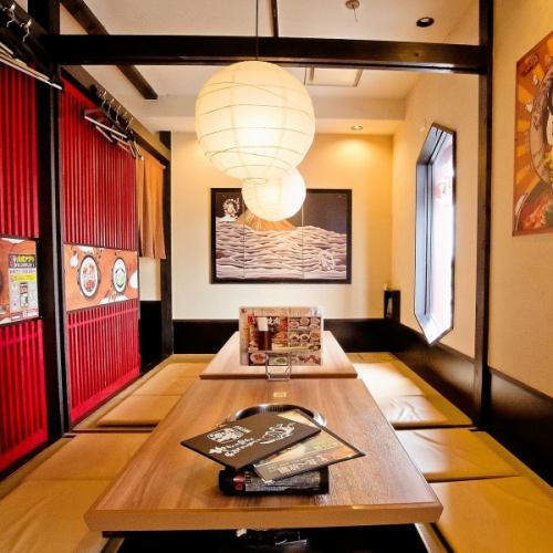 <p>Enjoy your meal at the spacious table where you can enjoy both hot pot and yakiniku.You can place your order using the touch panel without having to wait.</p>