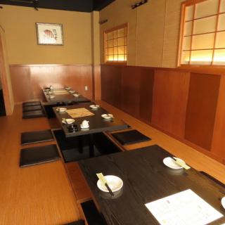 大人数での宴会等でご利用いただきやすいお席となっております!結合して最大16名様にてご利用いただけます!