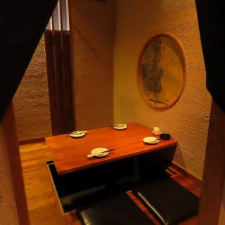 4名様でご利用いただける個室のお席となっております。ゆったりとお寛ぎいただけます。