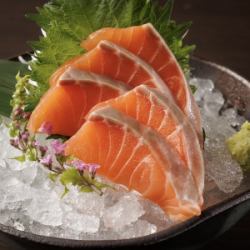 サーモンの刺身