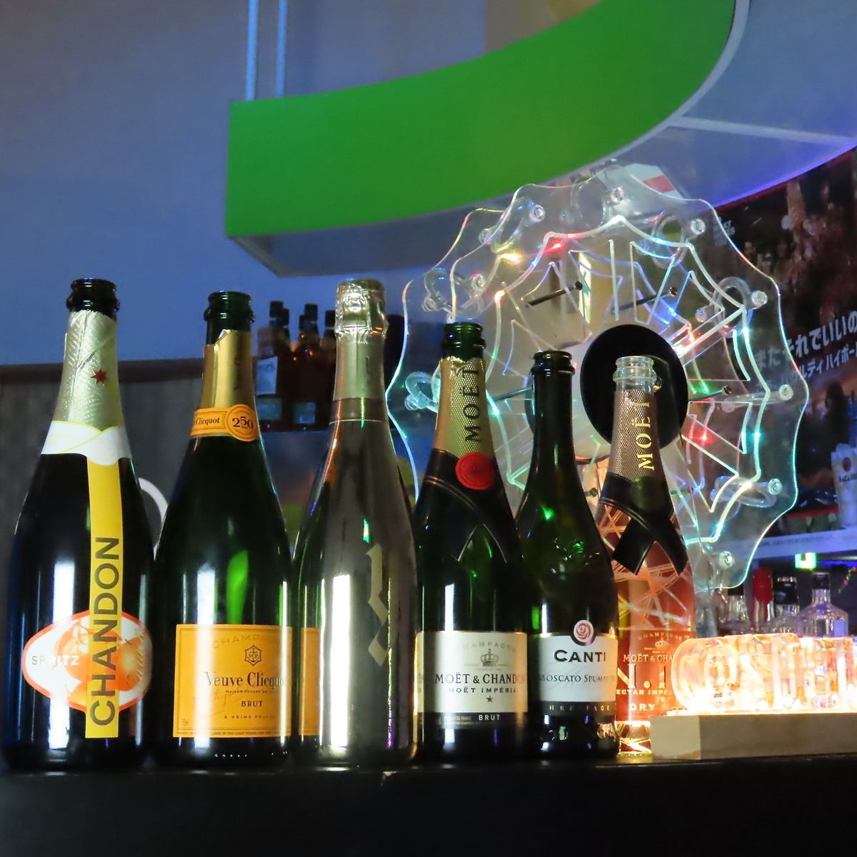 衝撃のシャンパン価格⇒11000円からお楽しみいただけます。