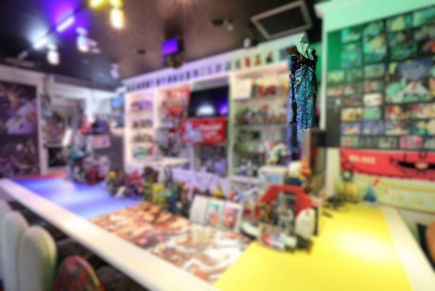 店内はオーナーが集めたコレクションやプラモデルなど飾っております☆昭和レトロな雰囲気でお愉しみ下さい◎二次会、カップル/女性同士など常連様も初めての方も気兼ねなくお楽しみ頂けます♪各種アルコールや自慢のスイーツ、タロット占いなどゆっくりお楽しみ下さい◎