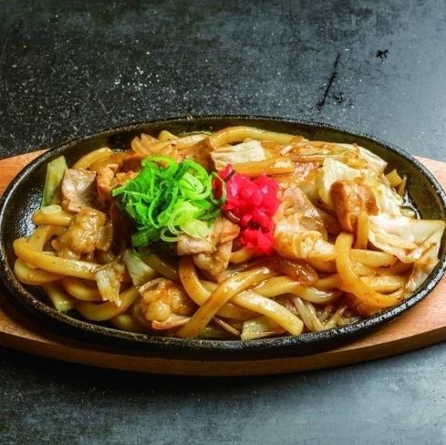 お好み焼きや鉄板焼きなど、絶品の鉄板メニューを豊富にご提供♪
