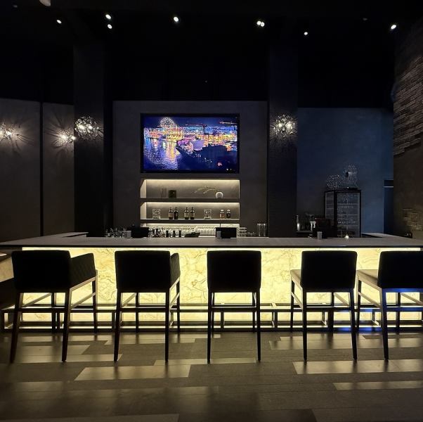 お酒だけではなく、カラオケやダーツがお楽しみいただける空間。