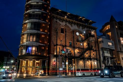 西麻布の歴史的建造物THE WALLのl最上階です。