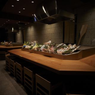 店内は、カウンター席と掘り炬燵席の2タイプをご用意。大宮駅前という立地にありながら、店内は落ち着いた空間が広がります。