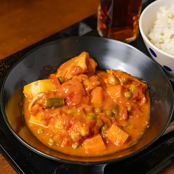 【食べ応え◎優しい味付け】心温まるフィリピンならではの家庭の味◆チキンアフリターダ 900円(税込)