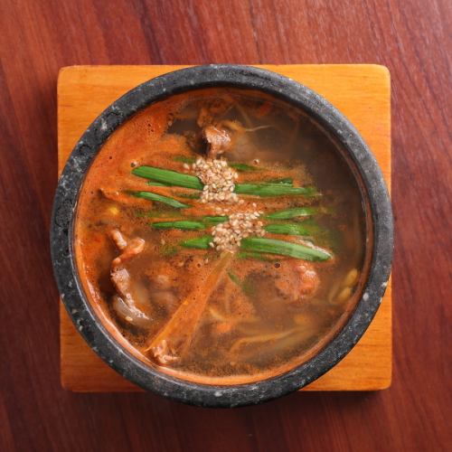 [Yukgaejang soup] A full menu of carefully prepared dishes