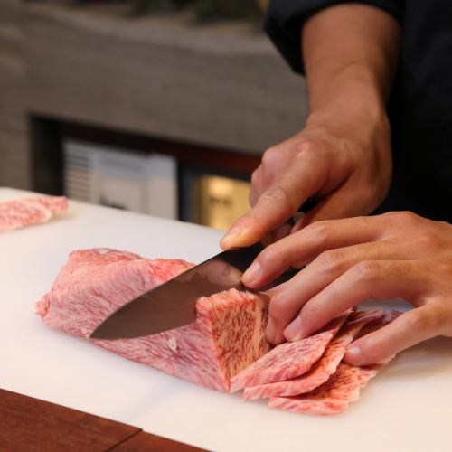 A reliable store that meets the standards for handling raw meat.