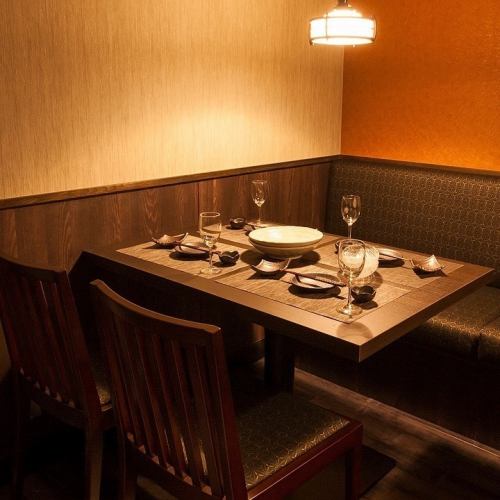 <p>【扉付き個室完備】当店は宴会、飲み会に最適な扉付きの完全個室をご用意しております！それぞれのシーンに合わせて個室席をご用意。ご接待や二次会にもピッタリです。また、大切な方への誕生日のお祝いにも気兼ねなくお過ごし頂けます。当店で想い出に残るお時間を…♪</p>