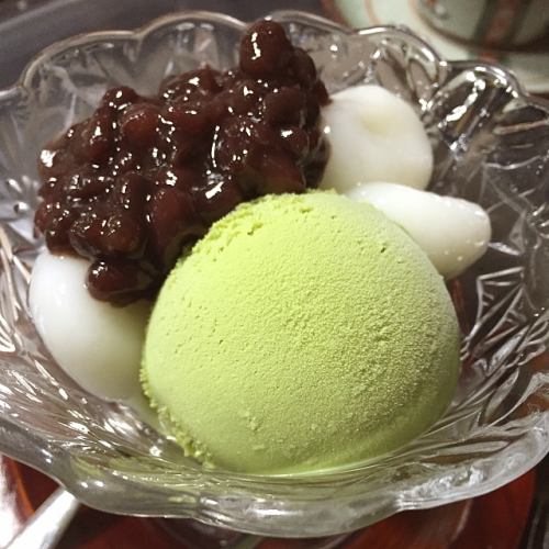 日式冰淇淋配白玉和抹茶