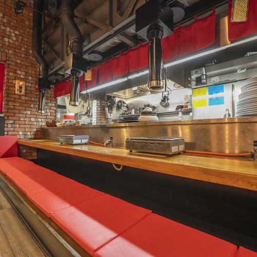 おひとり様でもお気軽にお越しいただけるカウンター席もございます♪