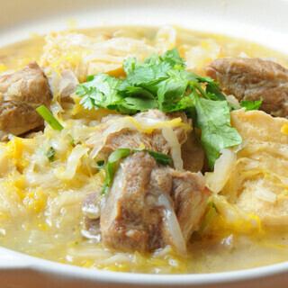 豚スペアリブと白菜の漬物土鍋煮込み