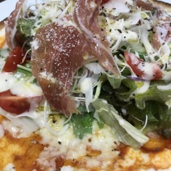 Pizza with prosciutto and flavored vegetables