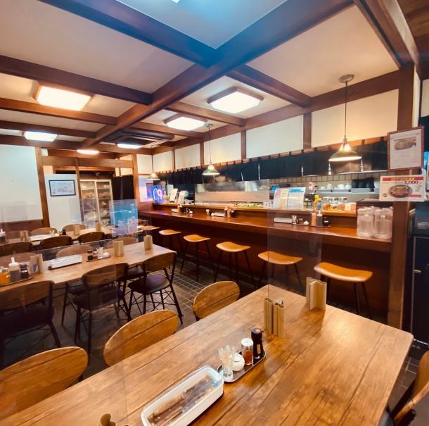 [Spacious table seats] There are 3 tables for 6 people in the store ◎ You can enjoy it while relaxing with multiple people, such as for families and couples ♪ Please feel free to Please come to the store.