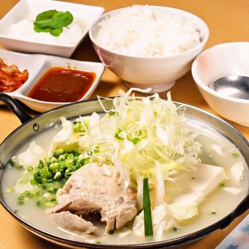 There is also a Samgyetang set that makes women happy !!