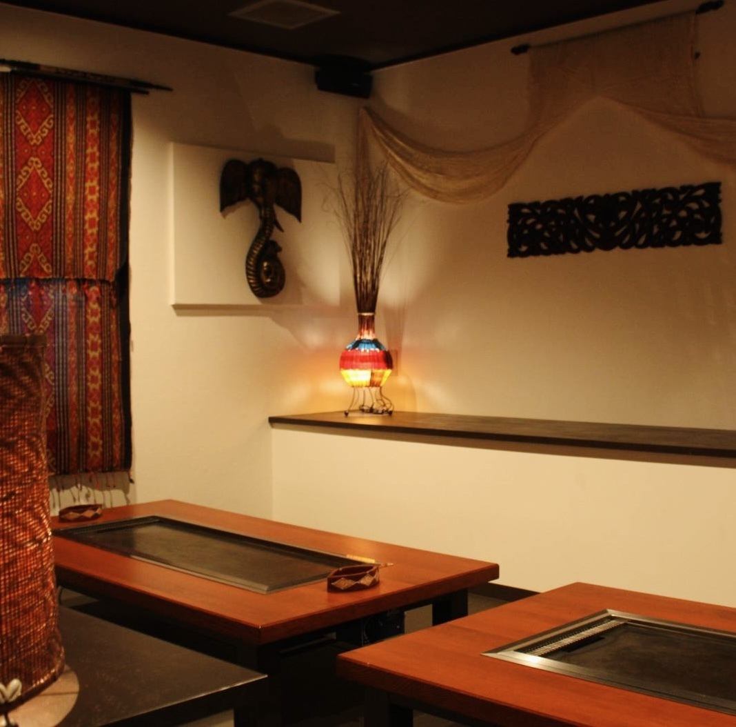 We offer a variety of seating types, including counters, tables, and private rooms with sunken kotatsu.