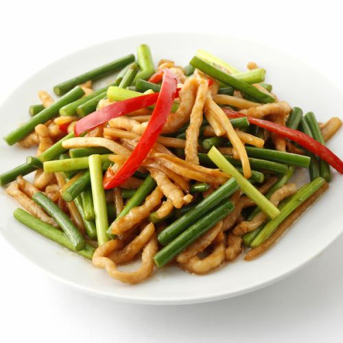 Stir-fried pork and garlic buds