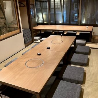 [Private room with sunken kotatsu table | Maximum 30 people] We can accommodate large gatherings.By removing the partitions, it can also accommodate large banquets of up to 30 people.Even large groups can enjoy a lively time in the same space with a sense of unity.Additionally, all seats are sunken kotatsu tables, so you can stretch your legs and relax.*Please contact us if you wish to use the facility for more than 20 people.