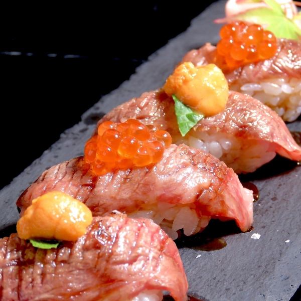 【魁-SAKIGAKE-名物】黒毛和牛肉寿司　雲丹いくらのせ　4貫