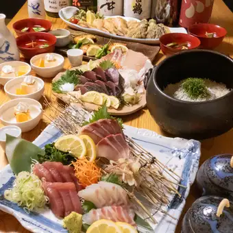 鮮魚3種盛り・鰹塩タタキ・夏野菜の天麩羅など全8品！2時間飲み放題付き5000円コース