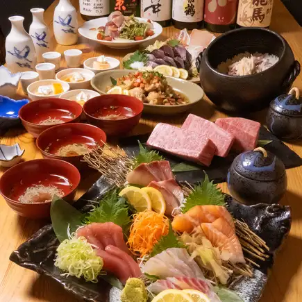鰹の塩タタキ・刺身4種盛・土佐和牛のステーキなど全9品！2時間飲み放題付き6000円コース
