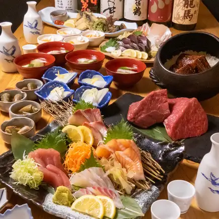 刺身4種盛・黒毛和牛ランプステーキ・鰻の土鍋ご飯など全9品！2時間飲み放題付き7000円コース
