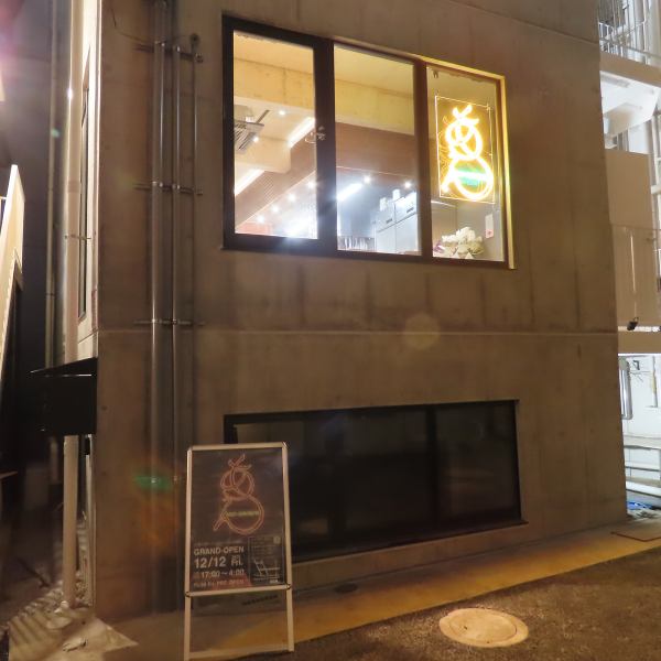 【大人の隠れ家】東京メトロ・東急渋谷駅A3b出口より徒歩約8分と、少し隠れ家的な立地。夜は深夜28時まで営業しているため、終電を気にせずゆったりくつろげます。スタイリッシュなネオ居酒屋で大人の夜をお過ごしください。