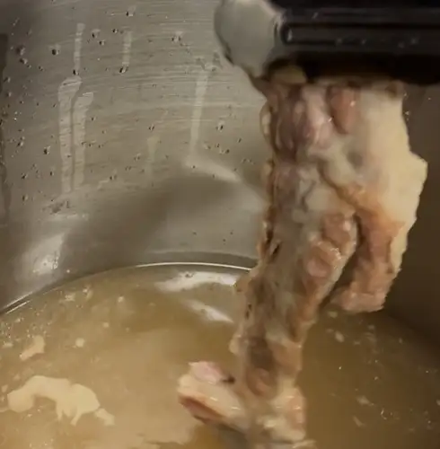 じっくり煮込んだとろ豚煮込み